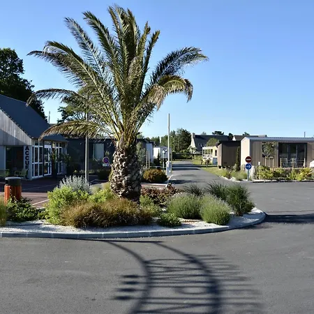 Mobil-home 3 Avec Piscine Chauffee, Proche Et Commerces - Fr-1-361a-16 Nyaraló