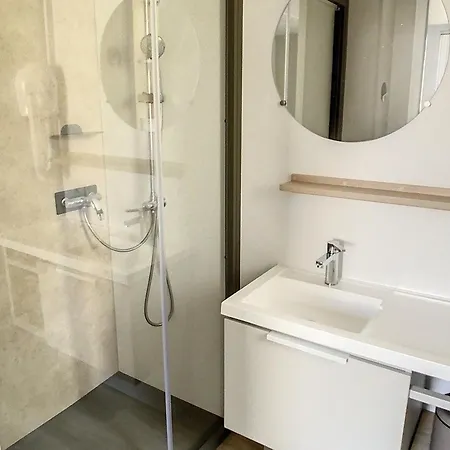 Mobil-home 3 Avec Piscine Chauffee, Proche Et Commerces - Fr-1-361a-16 *