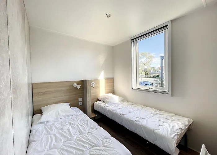 Mobil-home 3 Avec Piscine Chauffee, Proche Et Commerces - Fr-1-361a-16 度假居 *