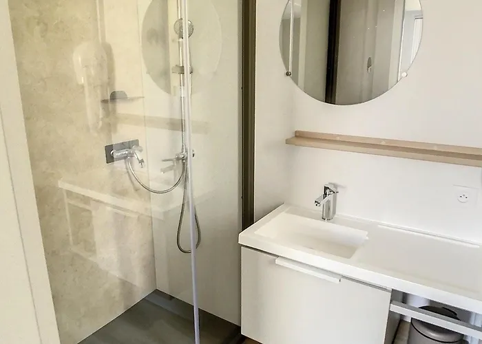 Mobil-home 3 Avec Piscine Chauffee, Proche Et Commerces - Fr-1-361a-16 *