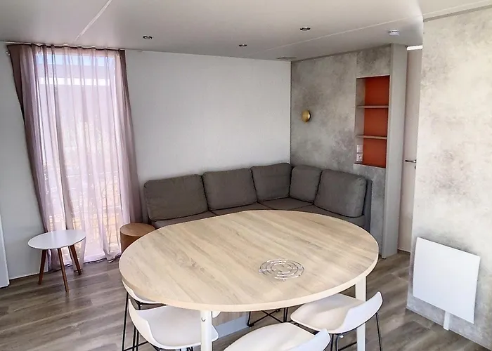 Mobil-home 3 Avec Piscine Chauffee, Proche Et Commerces - Fr-1-361a-16